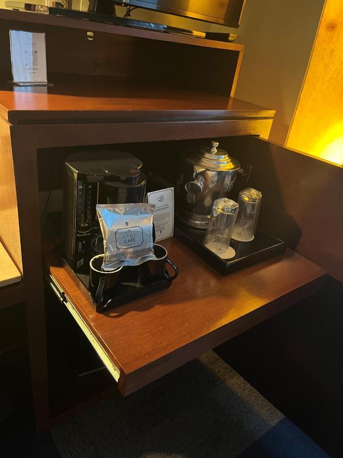 Emporio Reforma Hotel Mexico City Exterior photo A coffee and tea maker in a hotel room